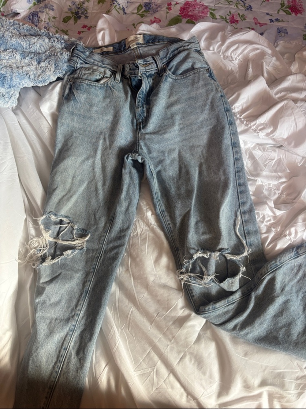 Universal Thread Light Blue Distressed Boyfriend Jeans